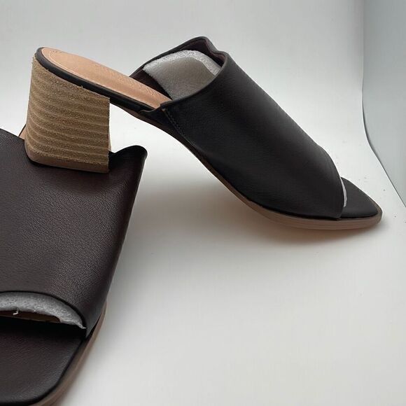 CUSHIONAIRE Women's One Band Dress Sandal SIZE 8 WIDE BROWN - Picture 6 of 7